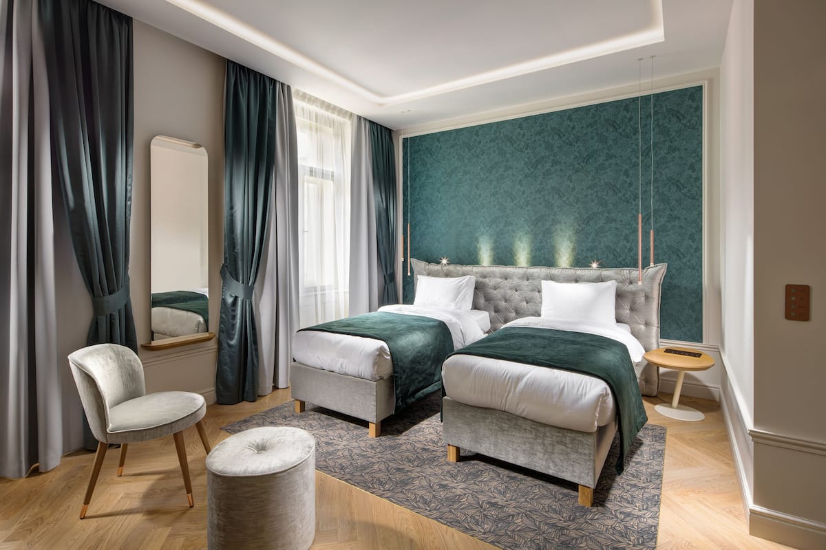 Frigobar, cofres nos quartos, Wi-Fi de cortesia, roupa de cama