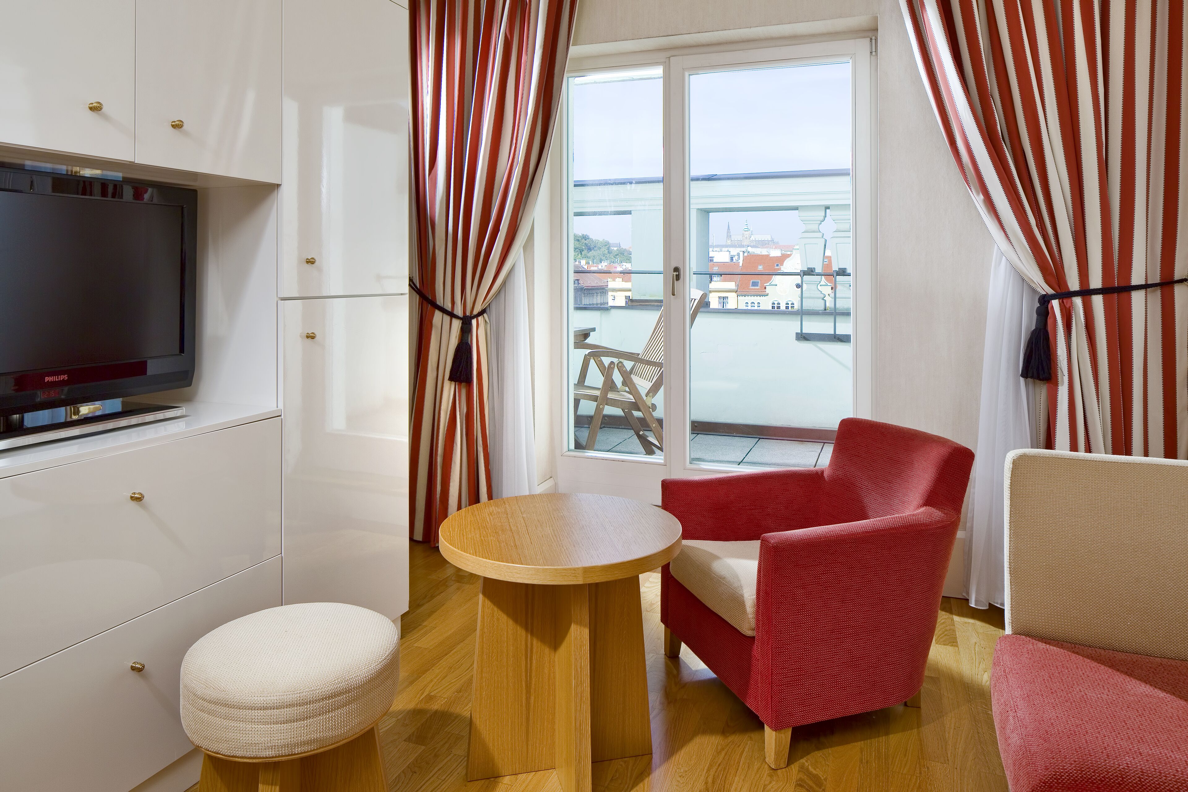 junior suite | 1 bedroom, minibar, in-room safe, free wifi