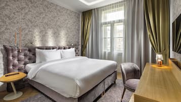 Premier Suite | Minibar, in-room safe, free WiFi, bed sheets