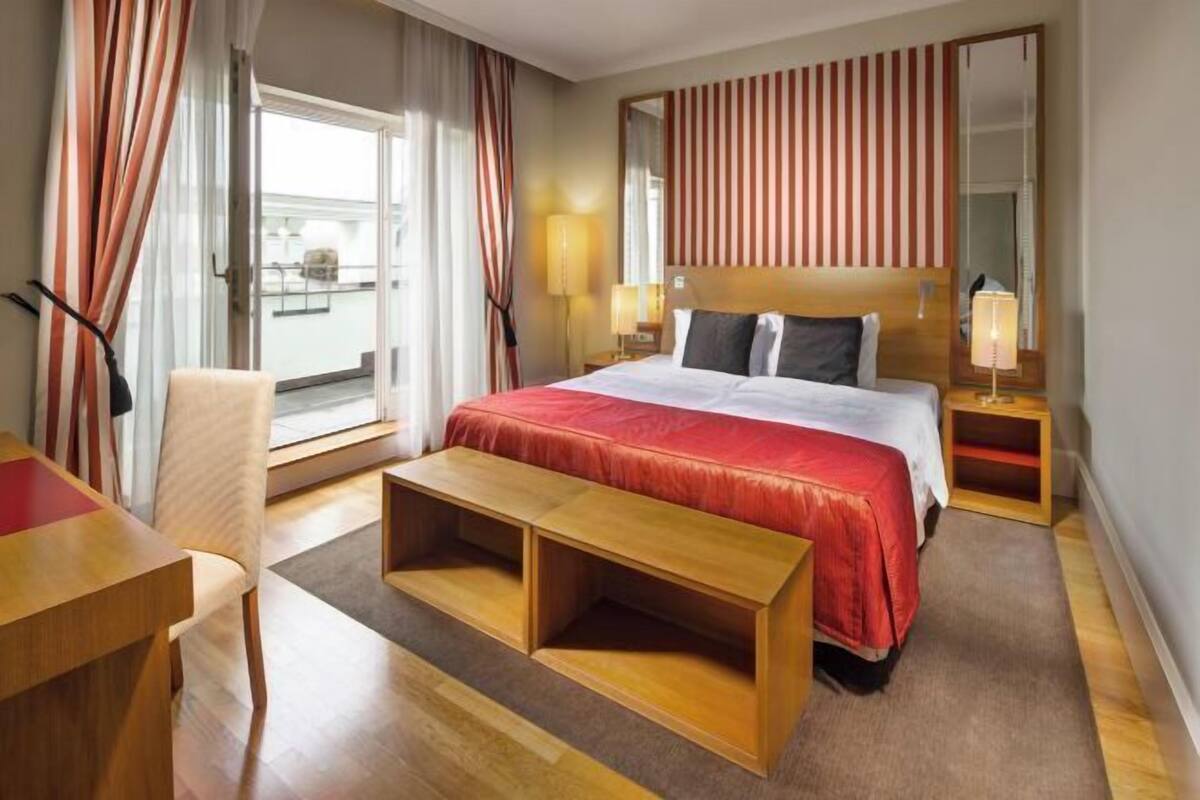 Minibar, in-room safe, free WiFi, bed sheets