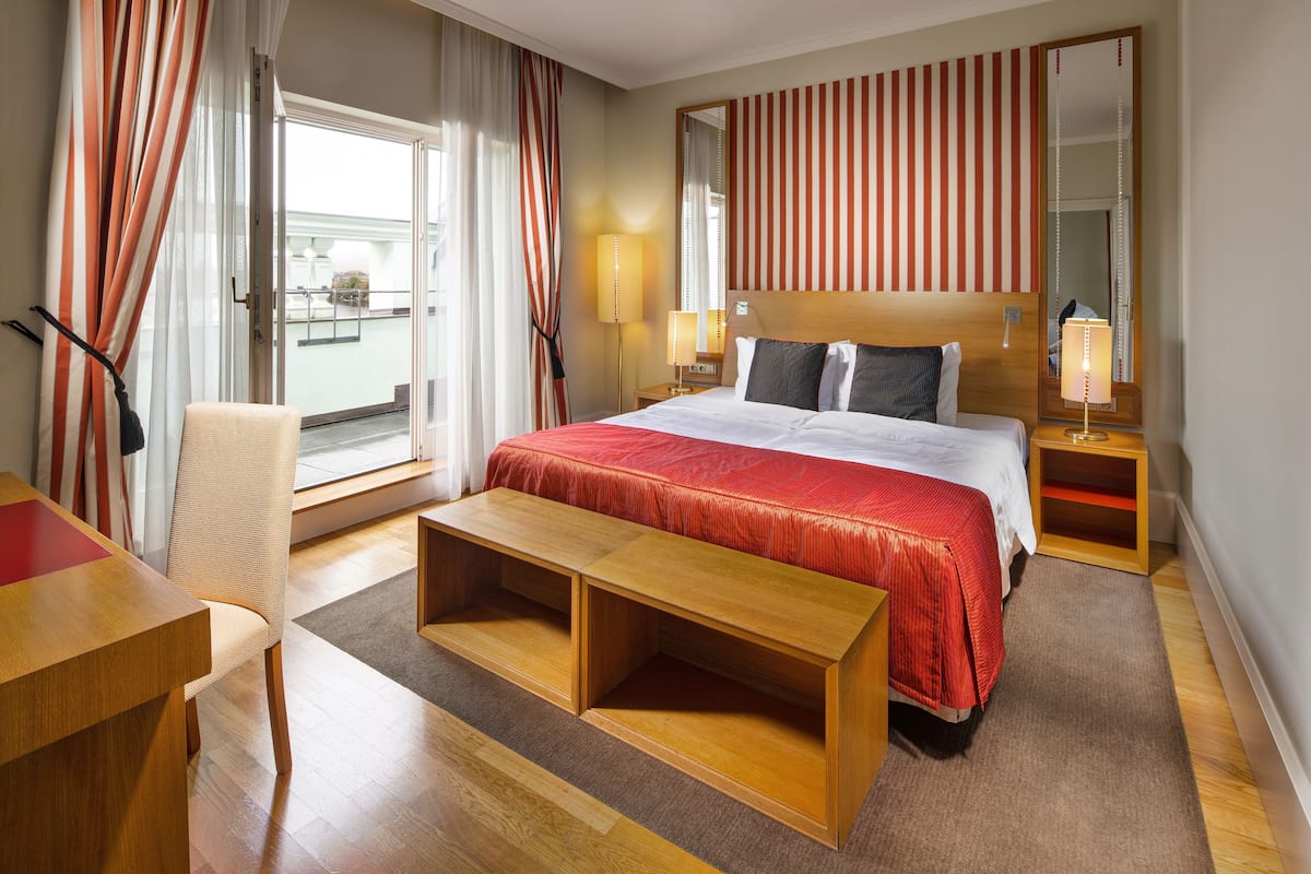 Frigobar, cofres nos quartos, Wi-Fi de cortesia, roupa de cama