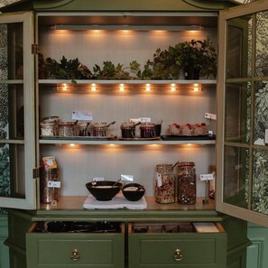 含每日吃到飽早餐