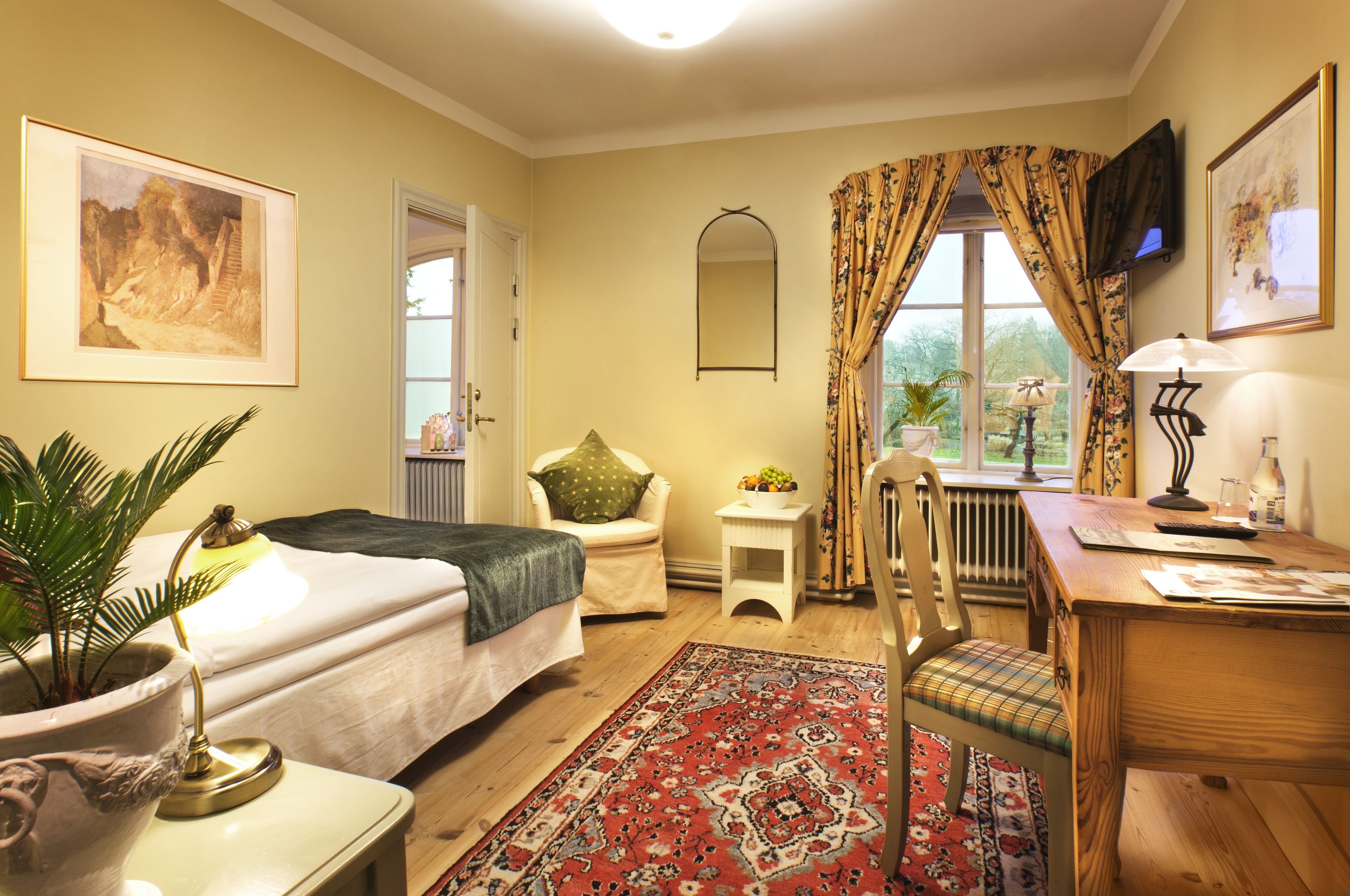 standard single room | individually decorated, individually furnished, desk, iron/ironing board