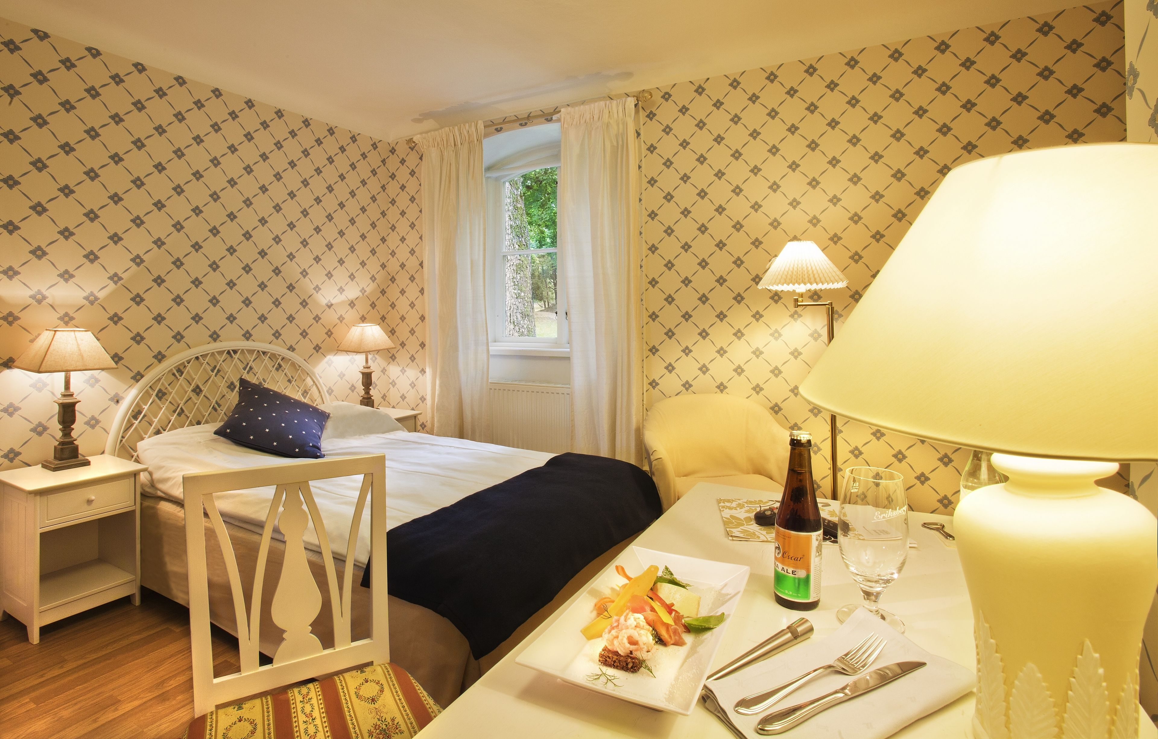 standard double room, 1 queen bed | individually decorated, individually furnished, desk, iron/ironing board