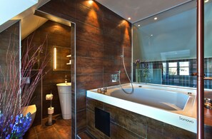 Suite Junior | Bagno | Doccia, asciugacapelli, asciugamani