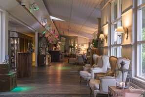 Lobby sitting area - Hesselby Slott (Vallingby)