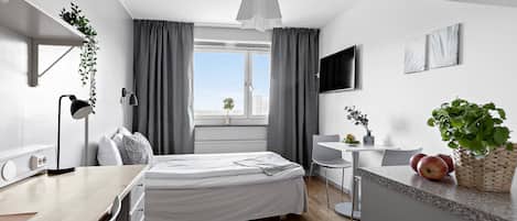 Single Studio | Skrivebord, skrivebord for bærbar PC og blendingsgardiner