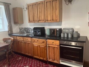 Apartment, Gemeinschaftsbad, Blick auf den Innenhof | Eigene Küche