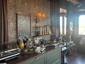 Free daily buffet breakfast