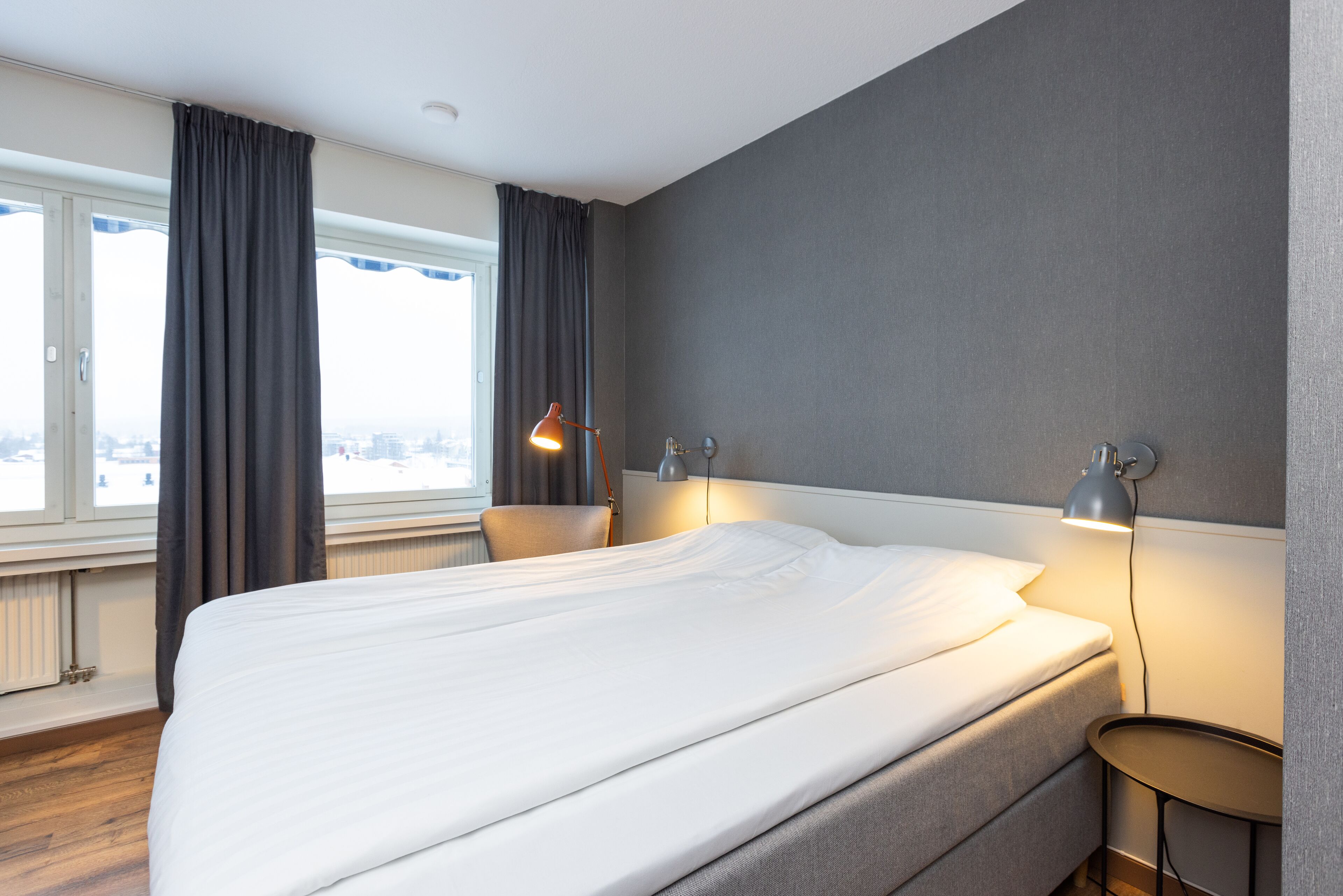 double room, 1 queen bed (160 cm) | desk, laptop workspace, blackout curtains, soundproofing