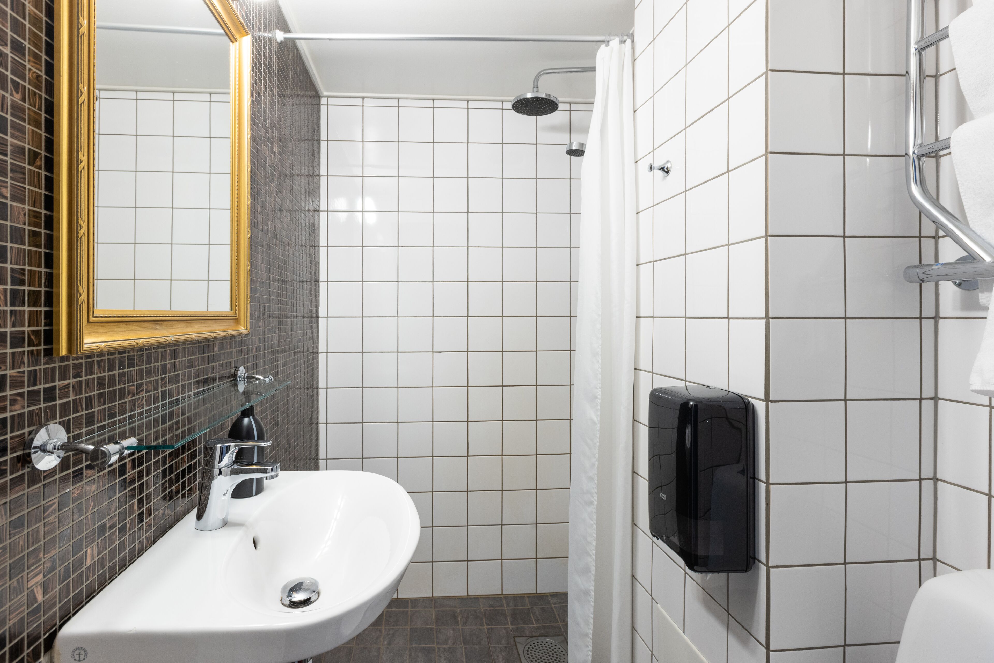 comfort double room, 2 single beds | bathroom | hair dryer, towels