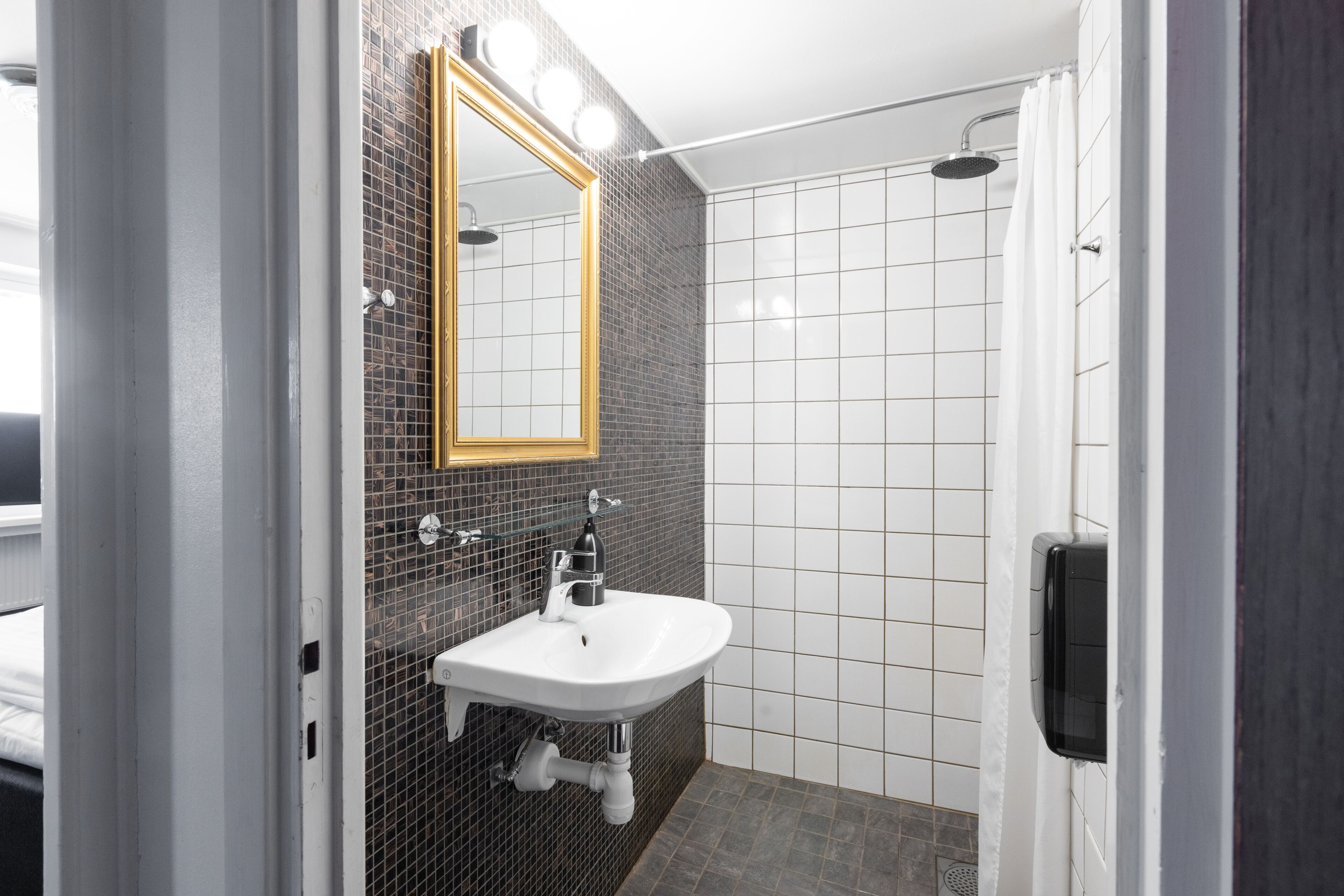 comfort double room, 2 single beds | bathroom | hair dryer, towels