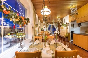 Se sirven desayunos y cenas, con vista al jardín 