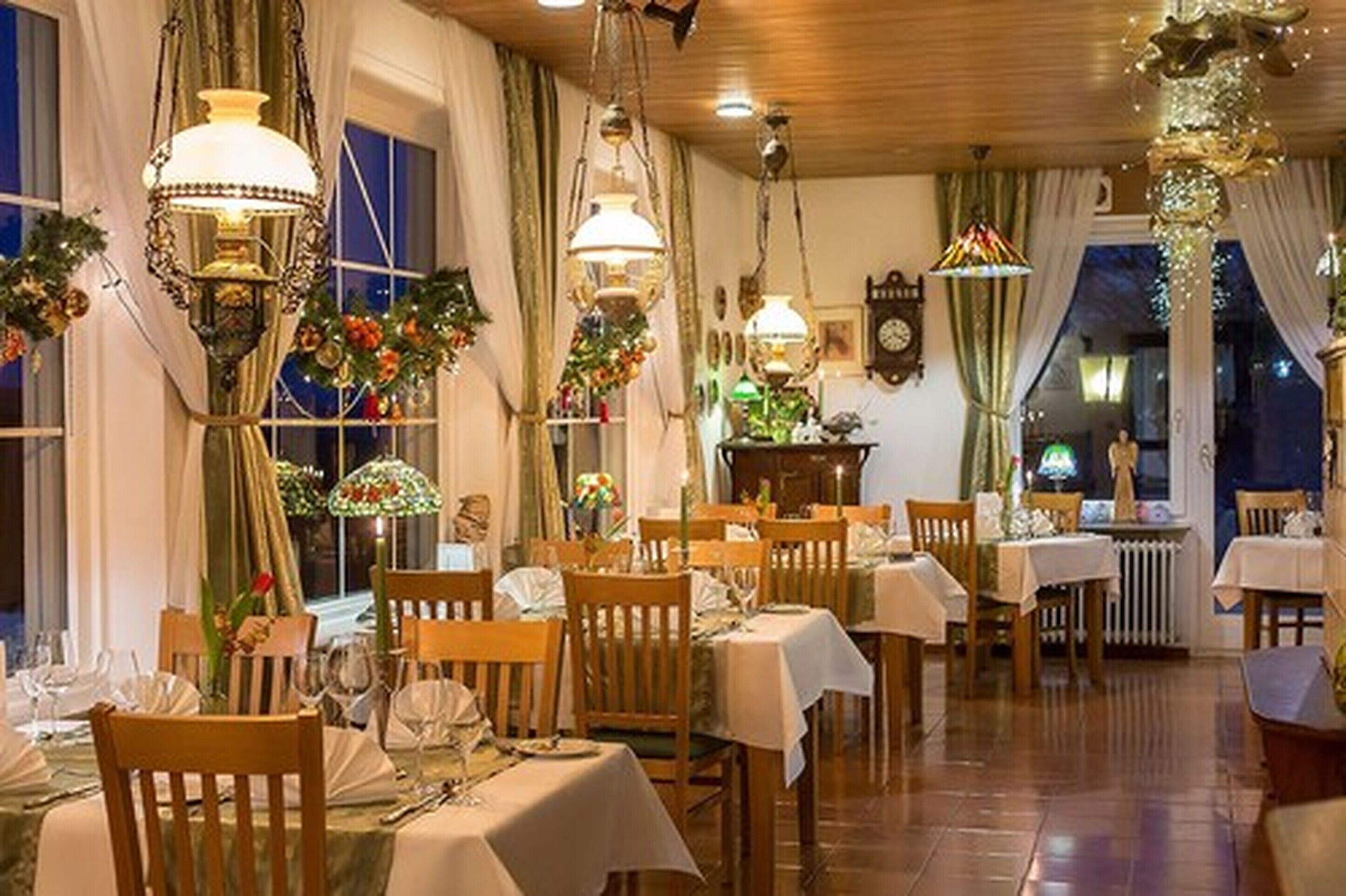 breakfast and dinner served, garden views