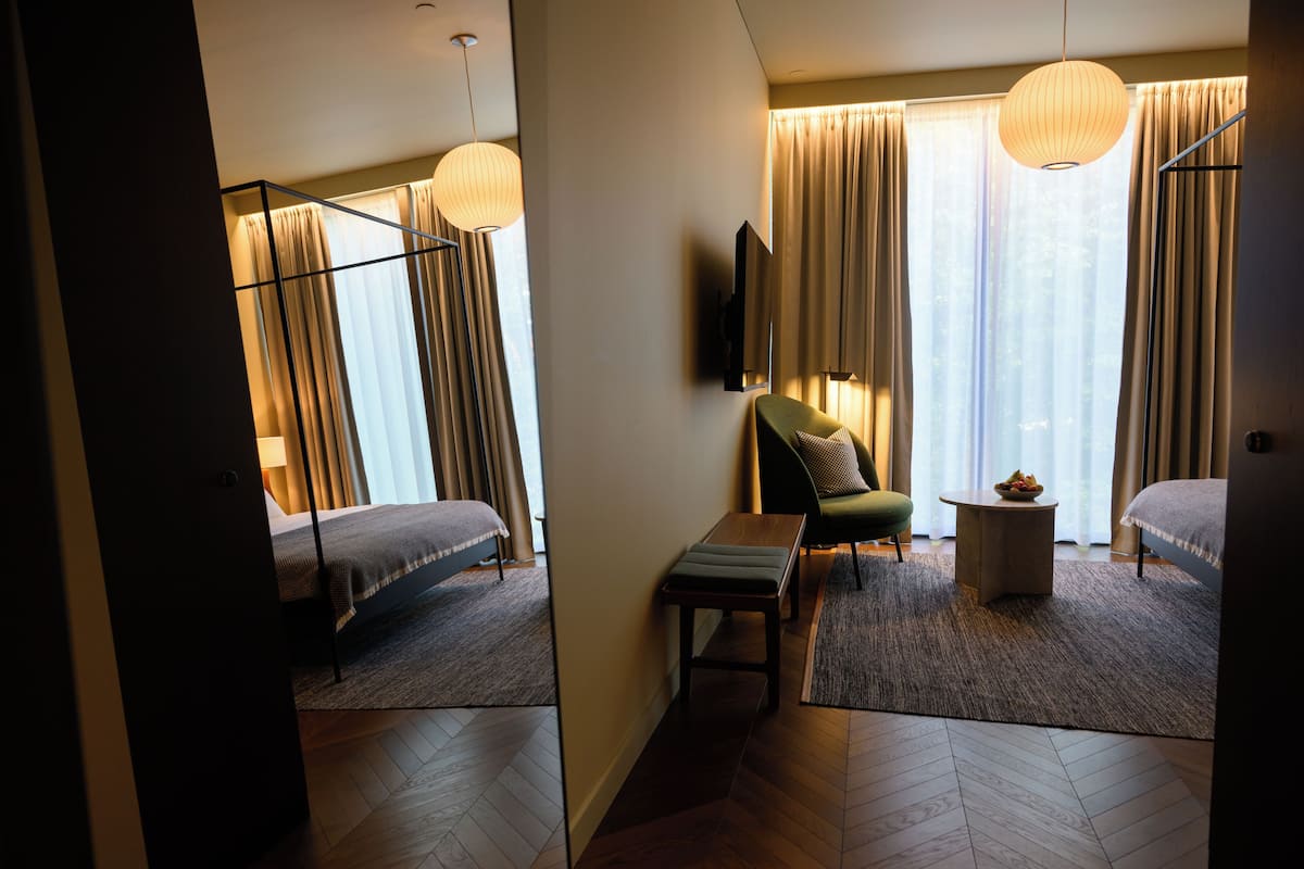 Minibar, caja de seguridad en la habitación, escritorio y wifi gratis