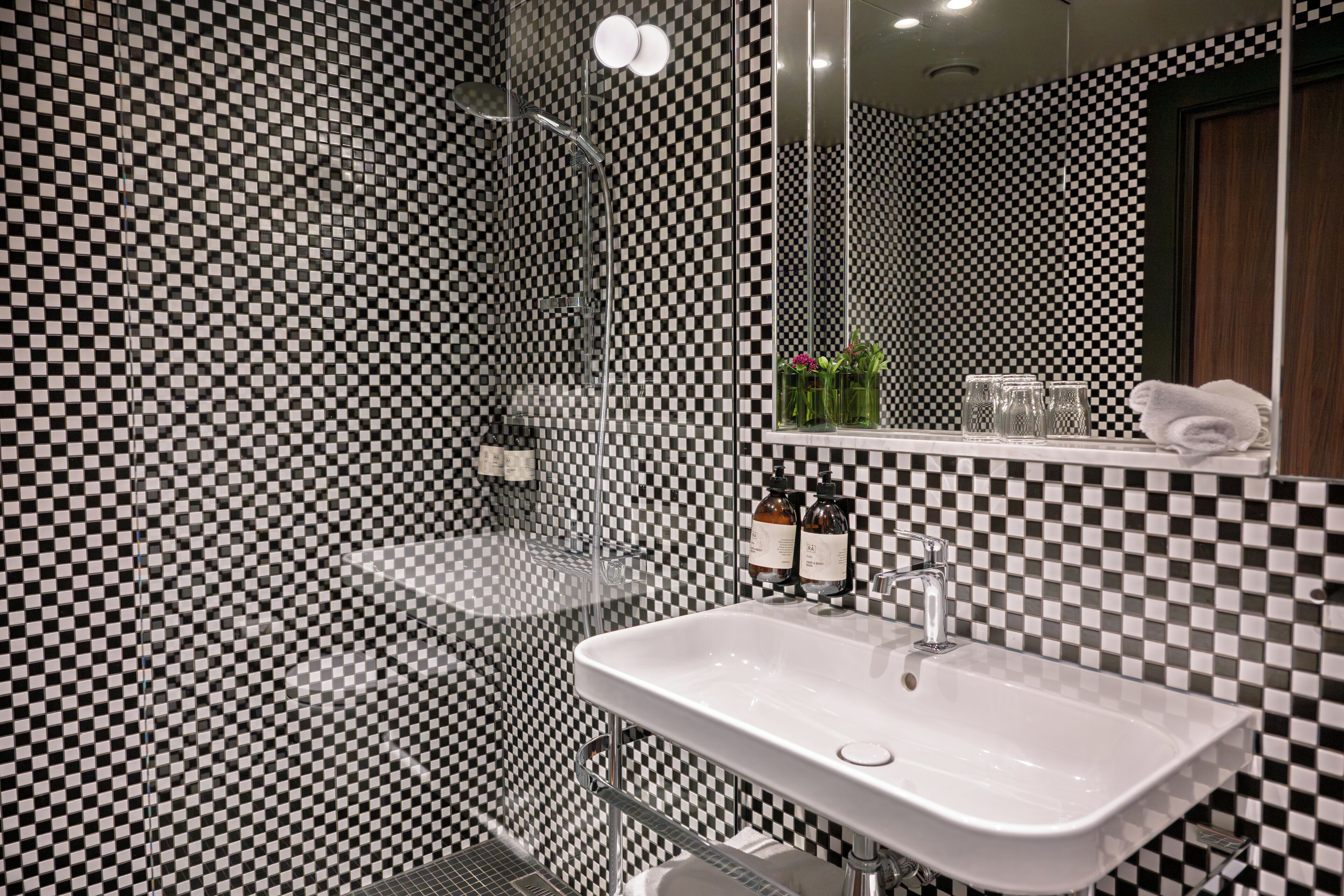 suite | bathroom | free toiletries, hair dryer, towels