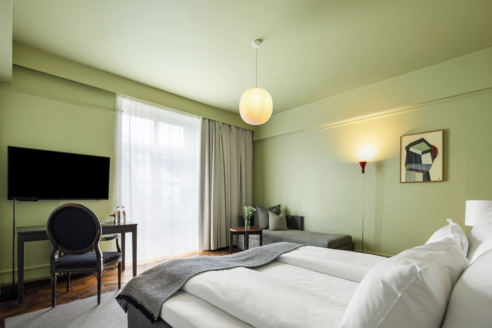 Deluxe Room | Minibar, in-room safe, desk, free WiFi