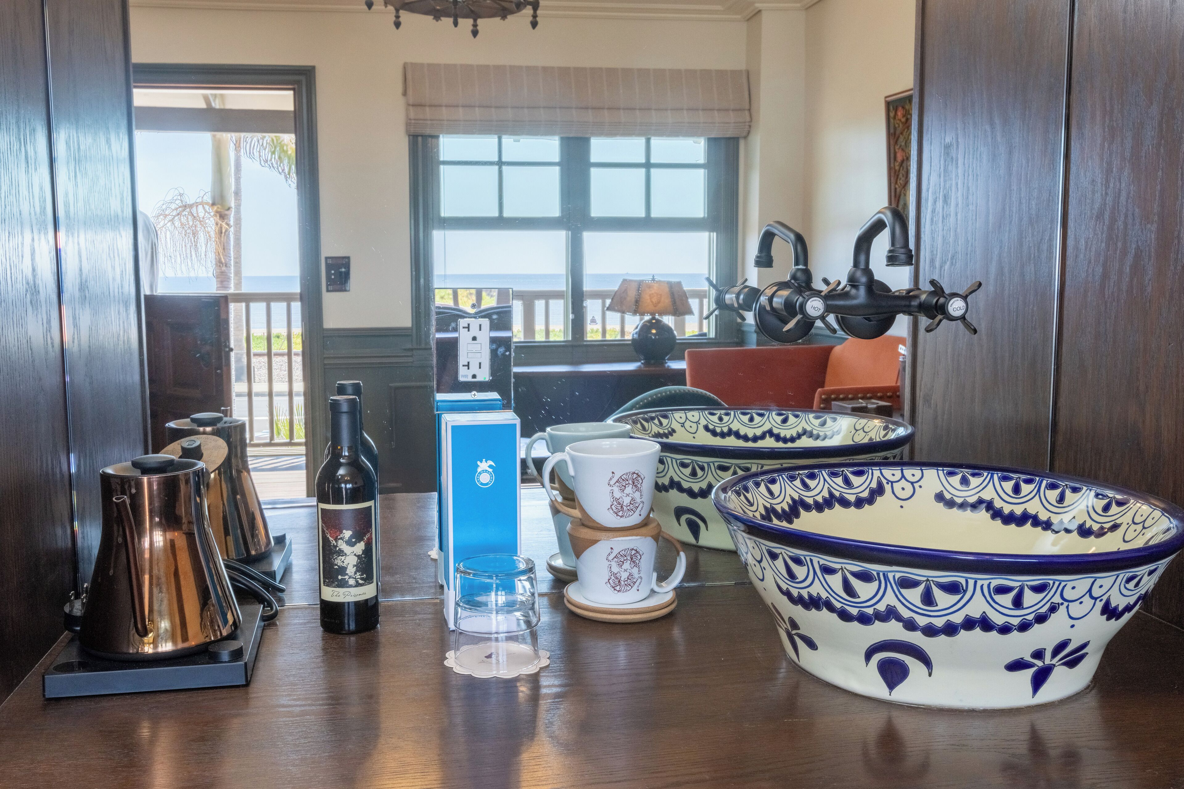 El Camino Suite | Minibar