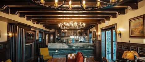 Lobby lounge