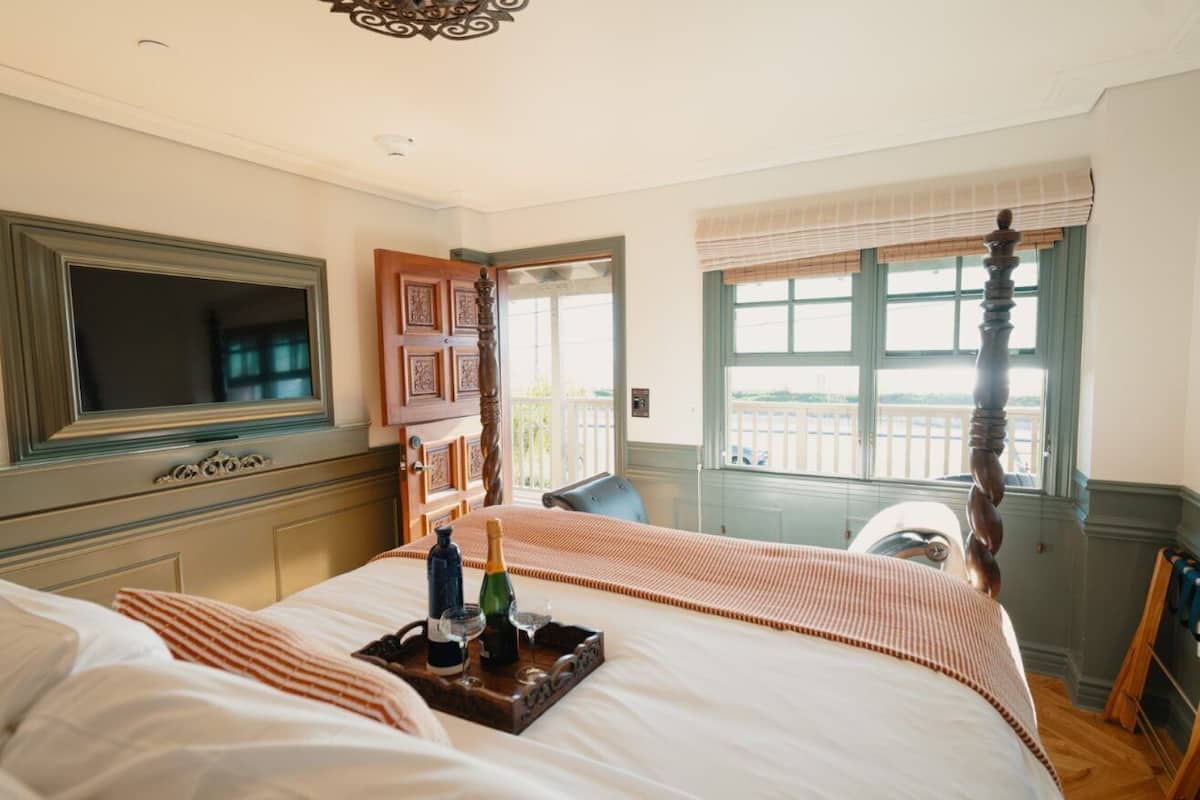 Room, 1 King Bed, Balcony, Ocean View