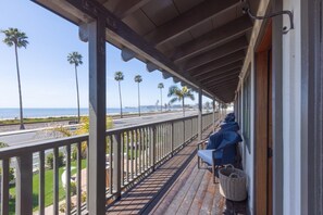 Ocean View King with Balcony | Terrace/patio - El Caminante Bar & Bungalows (Dana Point)