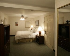 1 chambre, décor unique, ameublement unique, bureau