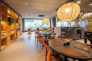 Lunch and dinner served, international cuisine - ibis Florianopolis (Florianópolis)
