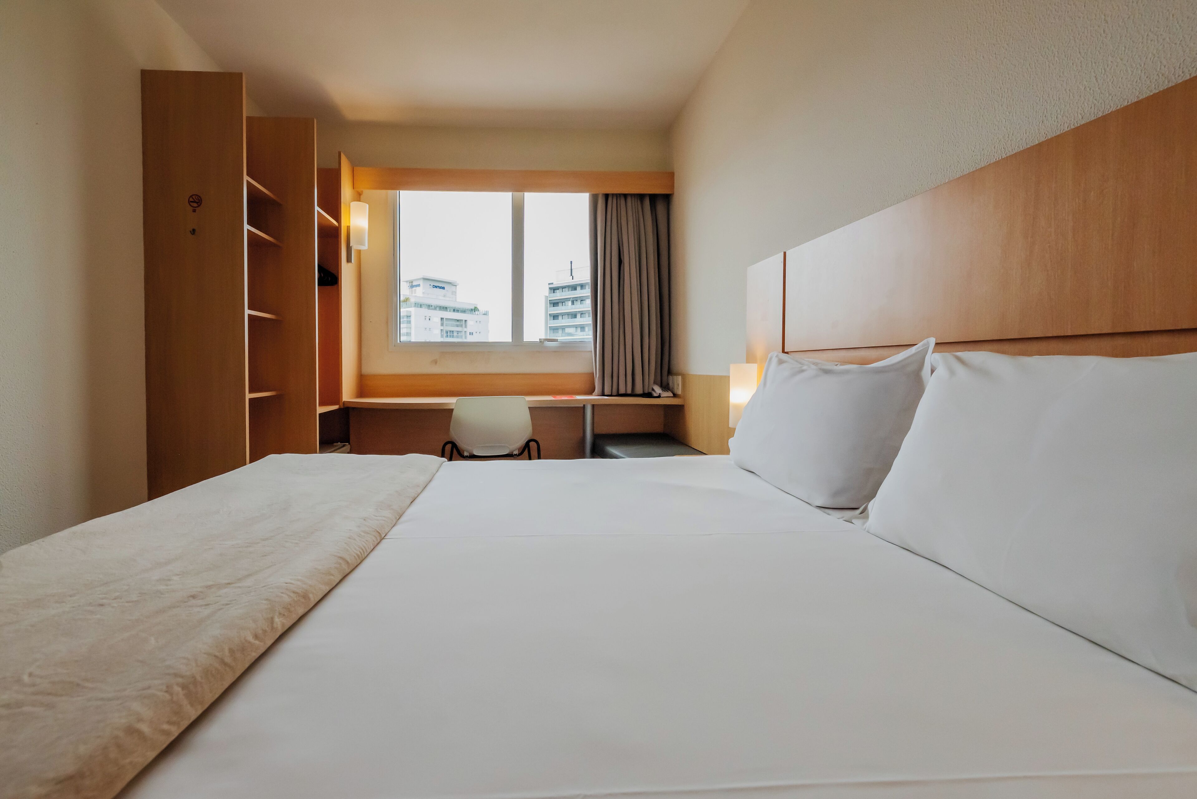 Quarto standard, 1 cama de casal | Frigobar, cofres nos quartos, escrivaninha, cortinas blackout