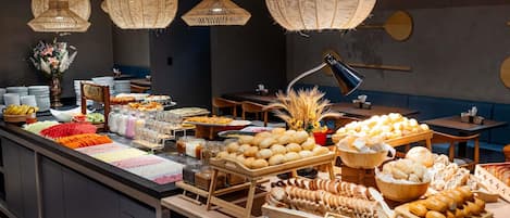 Café da manhã com buffet todos os dias mediante uma taxa