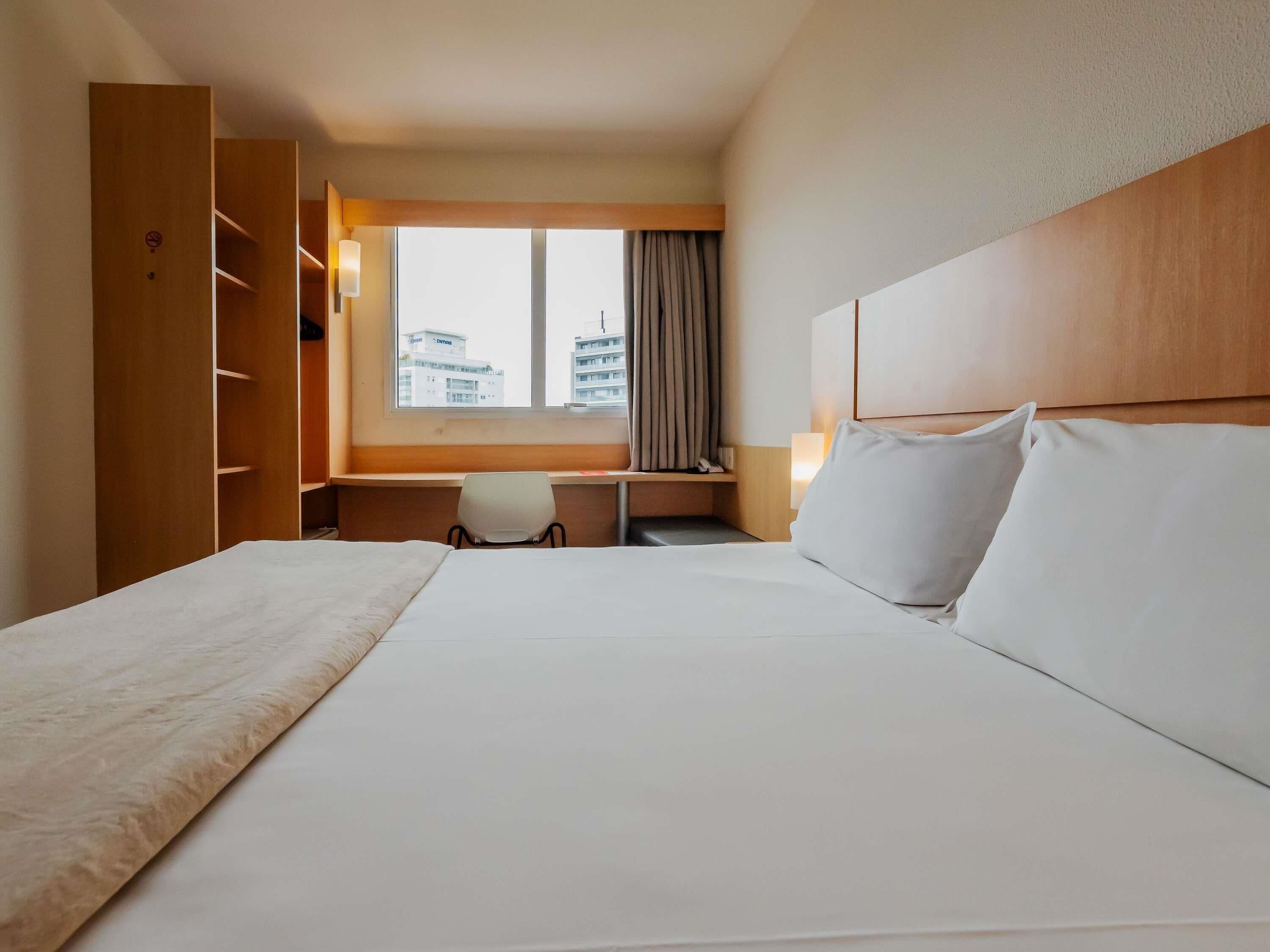 Standard Room, 1 Double Bed | Minibar, in-room safe, desk, blackout drapes
