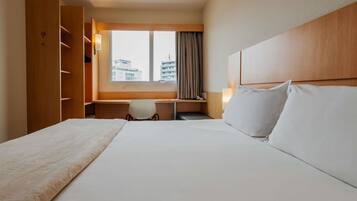 Standard Room, 1 Double Bed | Minibar, in-room safe, desk, blackout drapes