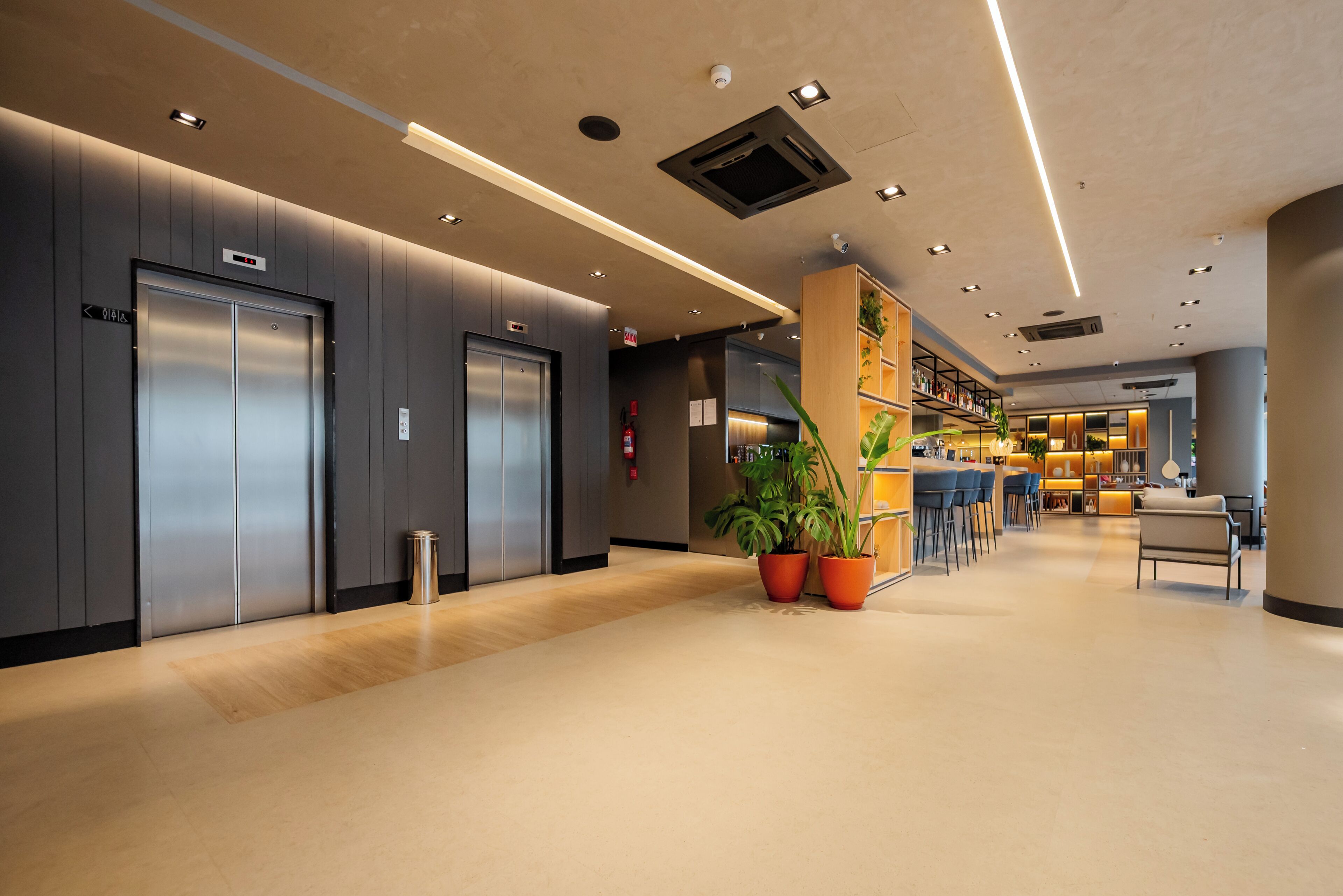 Se sirven almuerzos, cenas y cocina internacional 