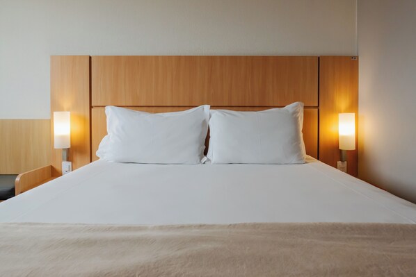 Minibar, in-room safe, desk, blackout drapes - ibis Florianopolis (Florianópolis)
