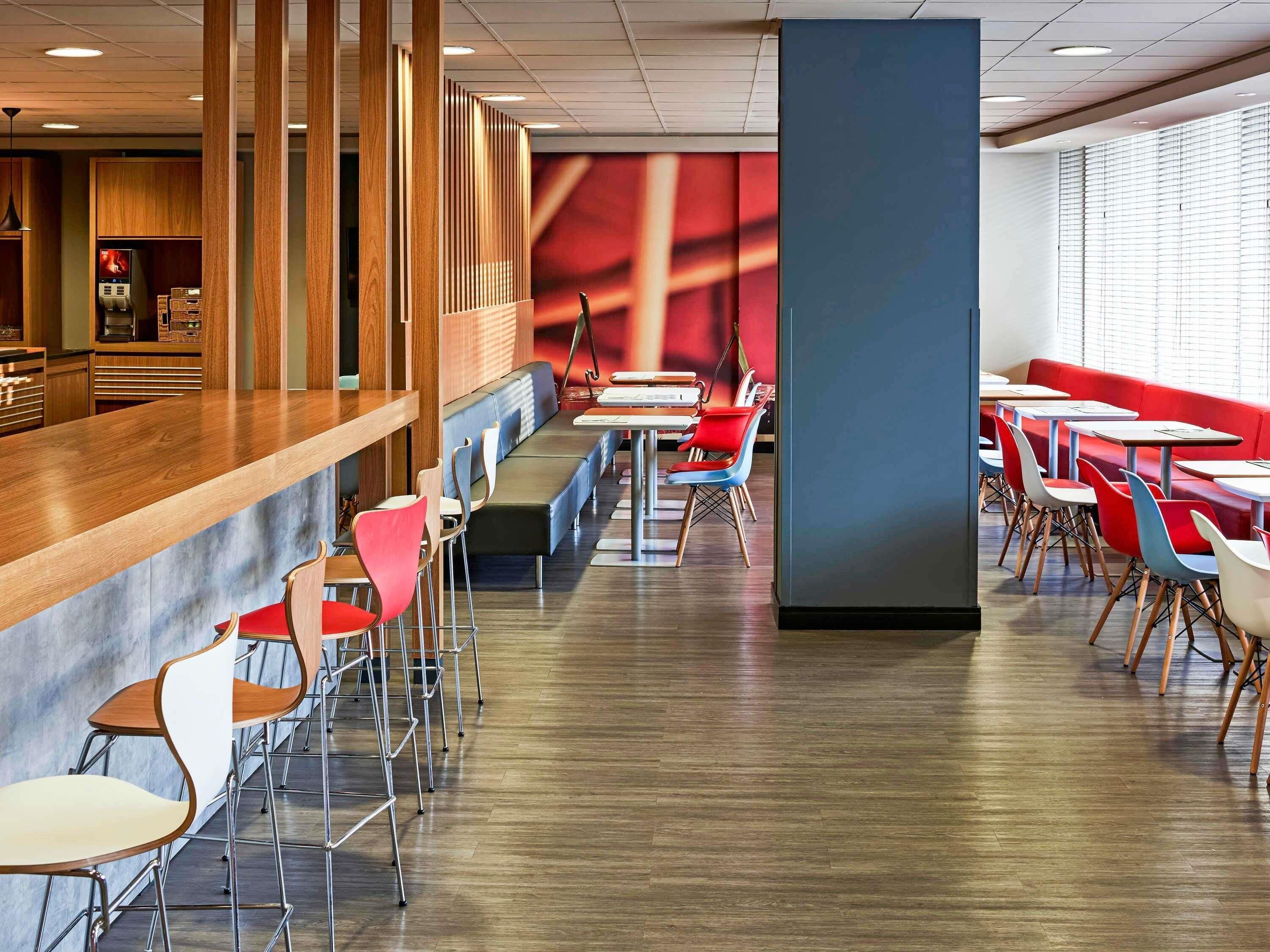 Desayuno buffet diario (BRL 40 por persona)