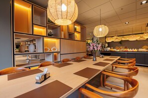 Lunch and dinner served, international cuisine - ibis Florianopolis (Florianópolis)