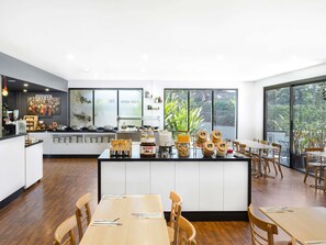 Morgenmad tilberedt efter bestilling hver dag mod et gebyr