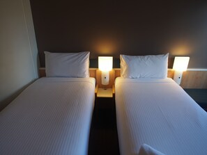 Standard Room, 2 Twin Beds | In-room safe, desk, soundproofing, iron/ironing board - ibis Sydney Thornleigh (Thornleigh)