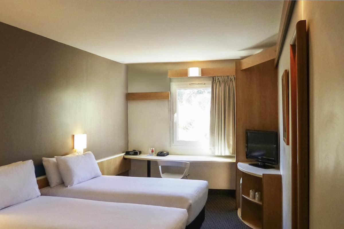 In-room safe, desk, soundproofing, iron/ironing board