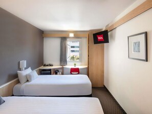 Quarto standard, 2 camas de solteiro | Cofres nos quartos, escrivaninha, quartos à prova de som