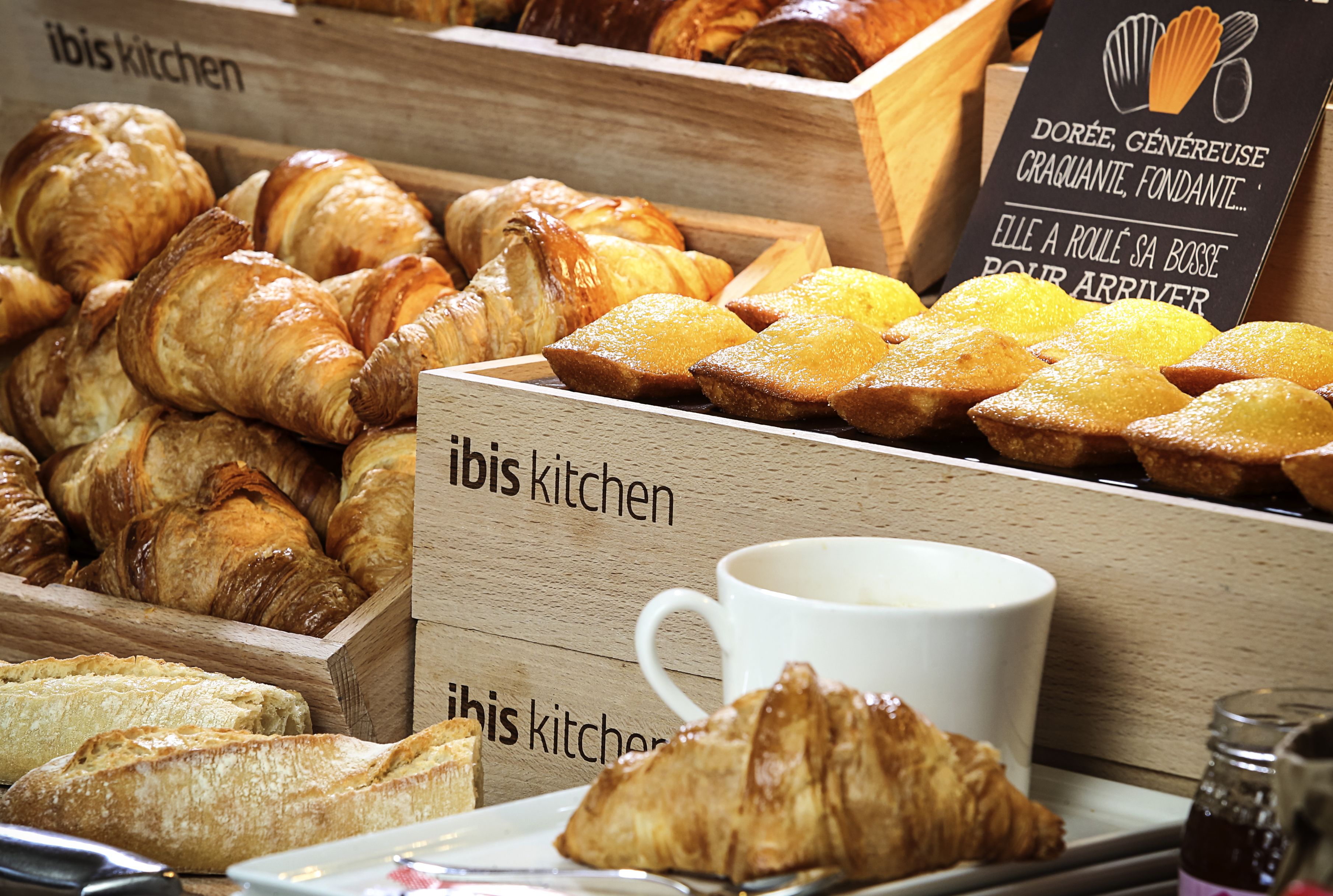 Petit-déjeuner buffet servi tous les jours en supplément