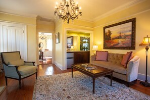 Penthouse (Oglethorpe) | Wohnzimmer | Flachbildfernseher, Kamin, DVD-Player