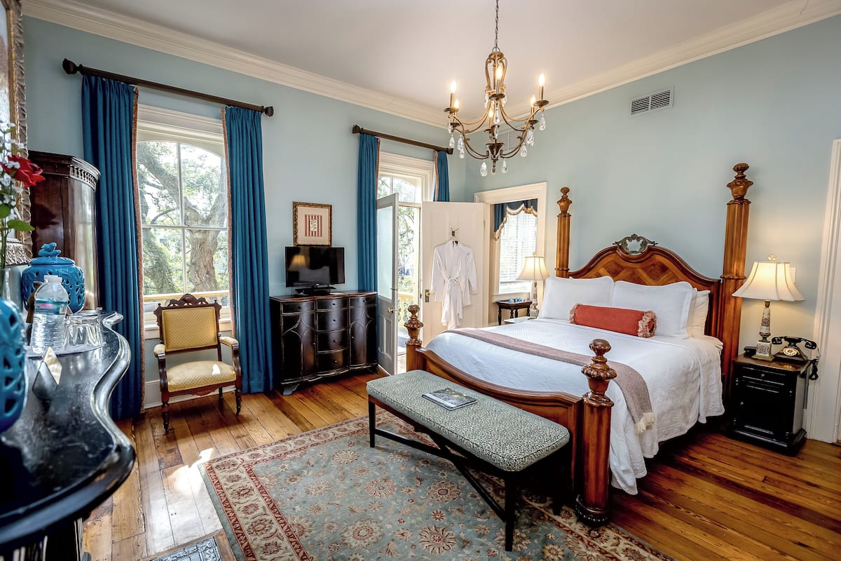 Superior Room, 1 Katil Ratu (Queen) | Peralatan tempat tidur premium, tilam berlapik, peti besi dalam bilik