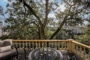 Premium bedding, pillowtop beds, in-room safe, individually decorated