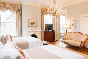 高级 双人房 (Grand) | 高档床上用品、加厚床垫、客房内保险箱、特色装修