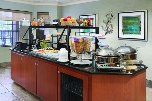 Free daily full breakfast - Aspen Suites (Rochester)