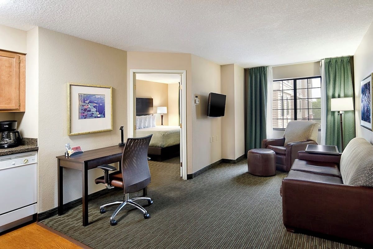 1 bedroom, premium bedding, in-room safe, desk
