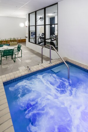 Indoor spa tub