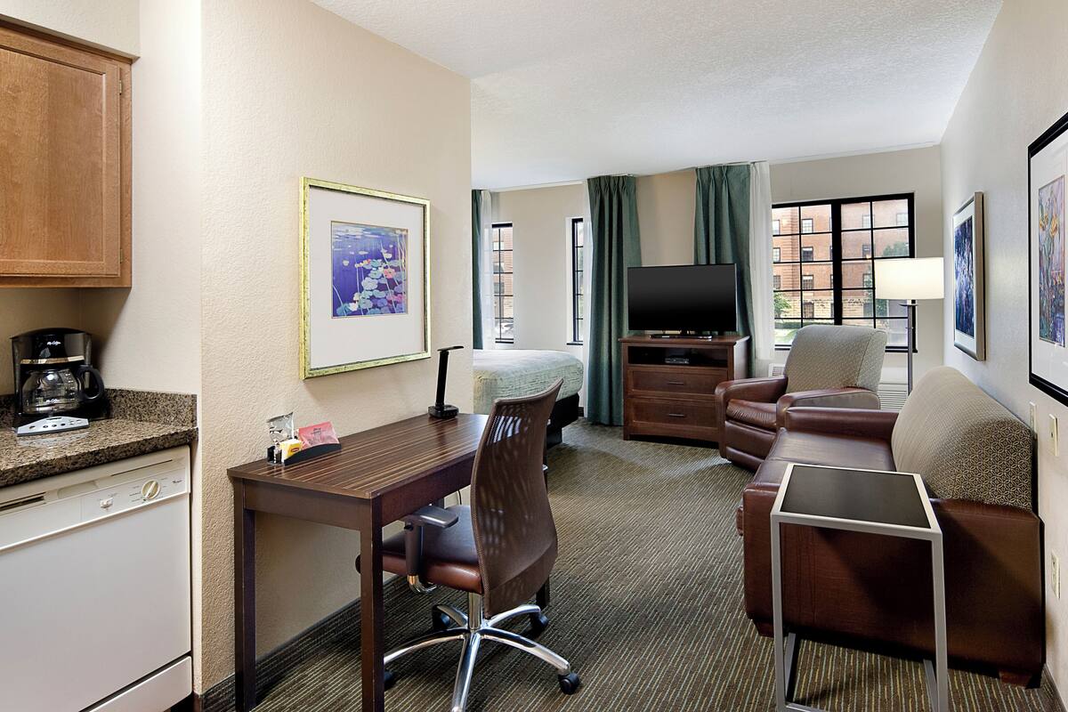 Standard Studio Suite, 1 Queen Bed with Sofa bed | Premium bedding, in-room safe, desk, laptop workspace