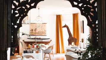 Colazione completa, servita tutte le mattine (22 EUR a persona)