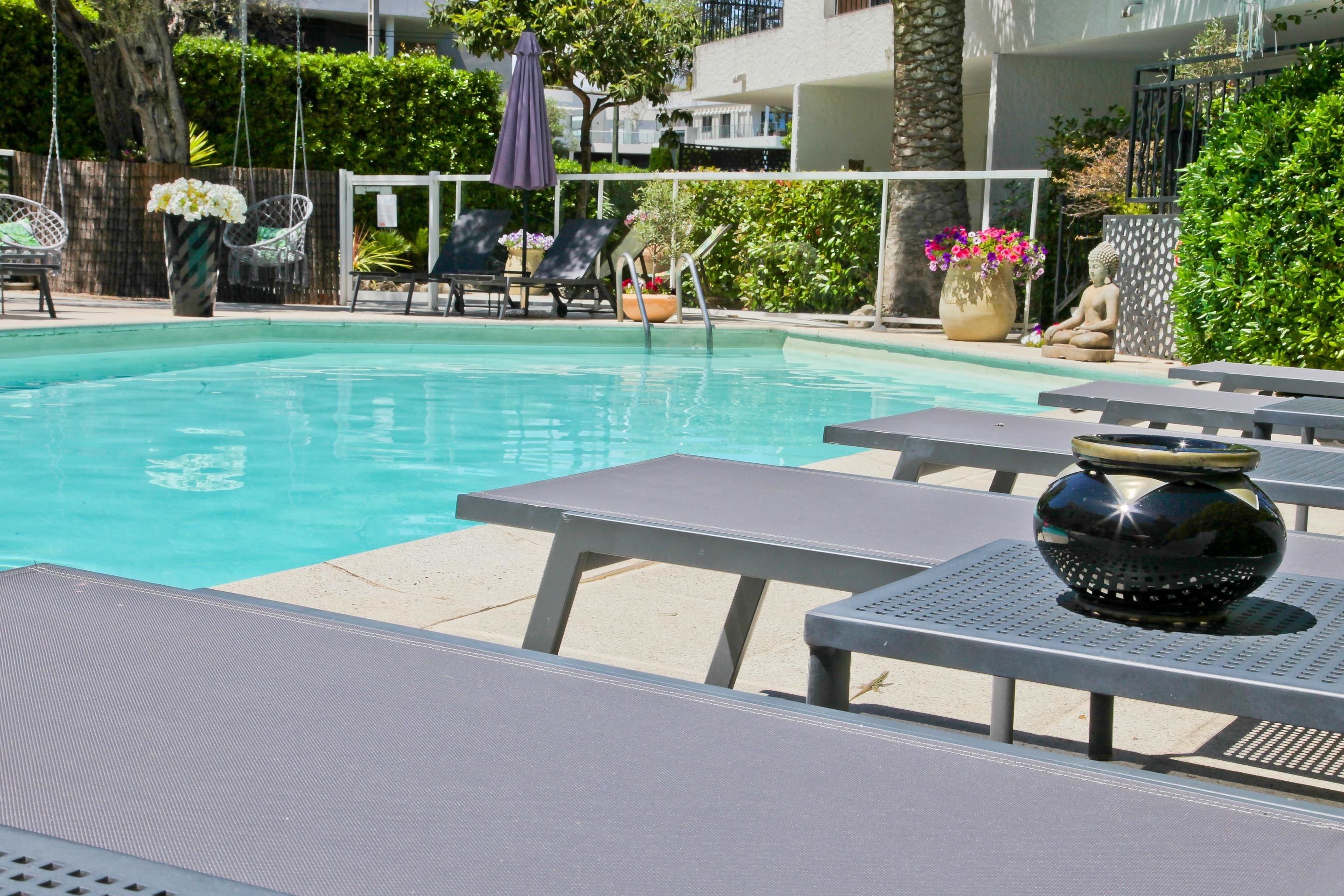 outdoor pool, open 8:00 am to 8:00 pm, pool umbrellas, pool loungers